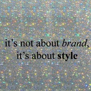 RV 🚍 Gal 🙆🏻‍♀️ downsizing ⬇️ my closet 🛍🎀🪞